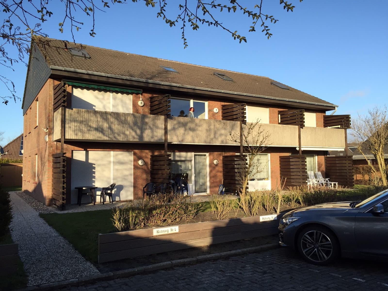 Außenansicht der Ferienwohnung Heuler mit Garten